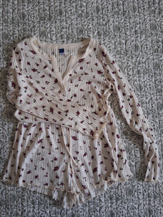 Old Navy Other - Old Navy 3 Piece Set Cream Floral Pajamas